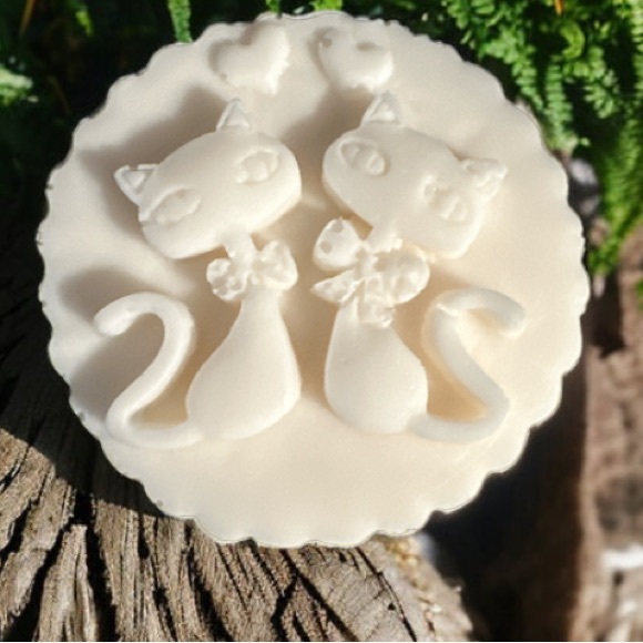 Cat 💕 Lovers Hand Crafted Soap - Goats Milk & Vanilla  - made to order - Picture 4 of 9